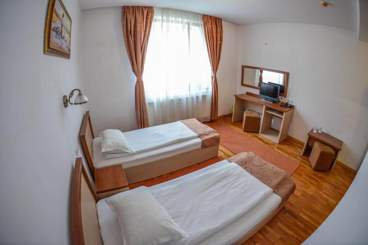 Hotel Posada Râmnicu Vâlcea Exteriör bild